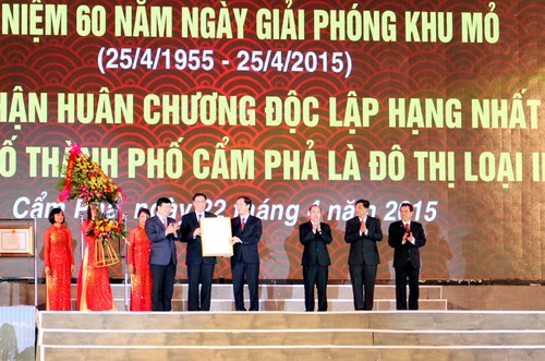 Cam Pha city upgraded to 2nd class urban area - ảnh 2